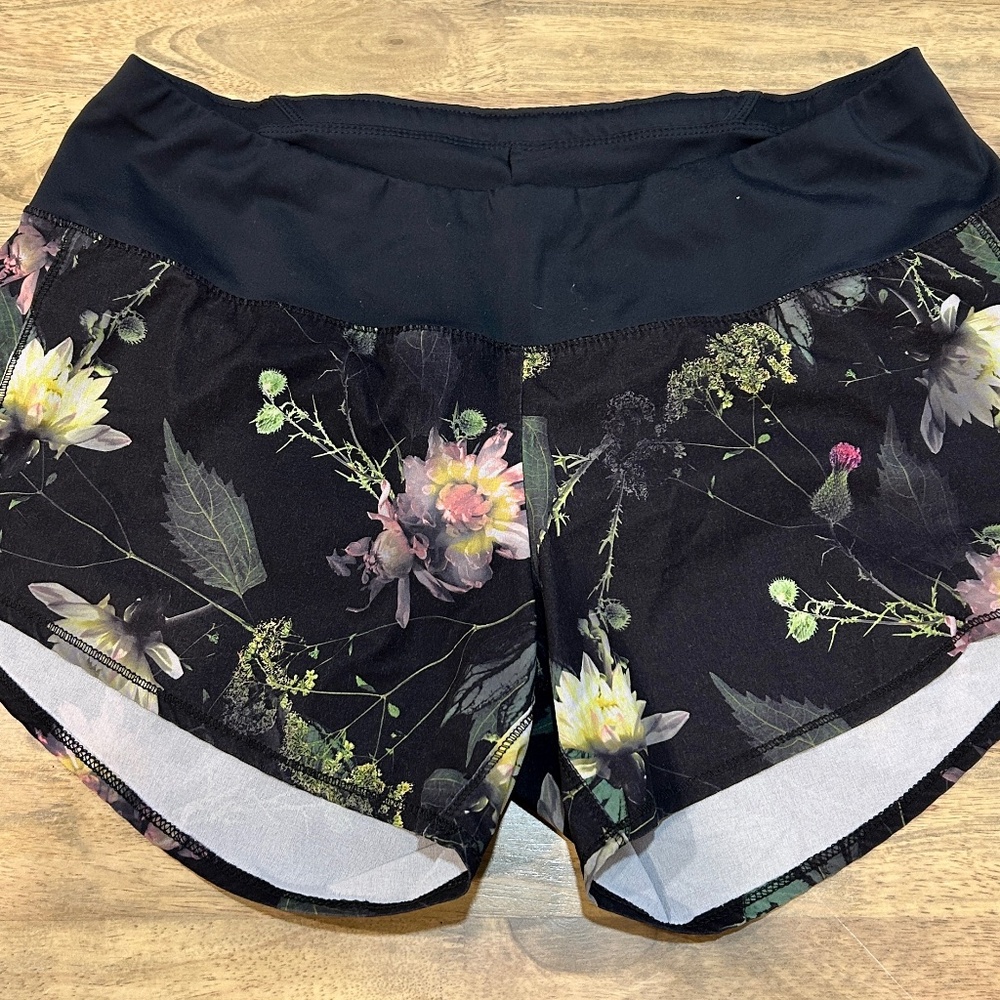 Oiselle Roga Women’s Running Shorts 4” Size 6 Thistle Floral